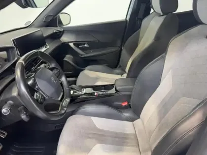 Photo 8 Peugeot 2008  e- 136ch GT