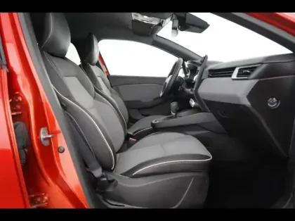 Photo 13 Renault Clio  1.6 E-Tech 145ch full hybrid Techno - 24