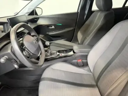 Photo 8 Peugeot 208  1.2 100 Allure Carplay GPS
