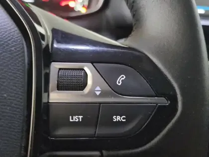 Photo 48 Peugeot 208  PureTech 100 S&S BVM6