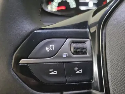 Photo 47 Peugeot 208  PureTech 100 S&S BVM6
