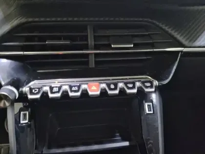Photo 44 Peugeot 208  PureTech 100 S&S BVM6