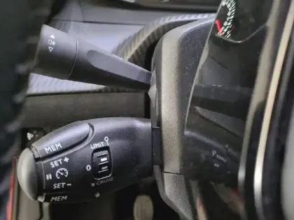 Photo 46 Peugeot 208  PureTech 100 S&S BVM6