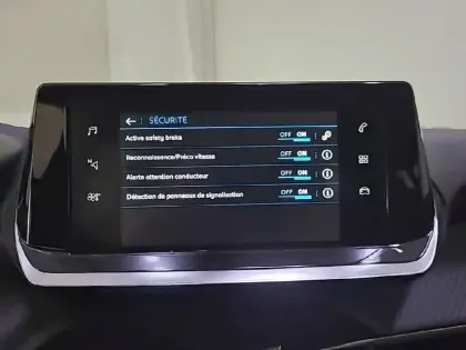 Photo 42 Peugeot 208  PureTech 100 S&S BVM6