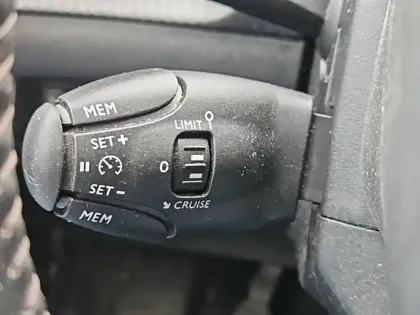 Photo 20 Peugeot 208  PureTech 100 S&S BVM6