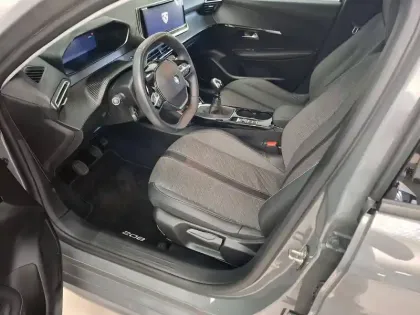 Photo 19 Peugeot 208  PureTech 100 S&S BVM6