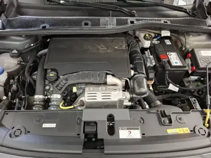 Photo 32 Peugeot 208  PureTech 100 S&S BVM6