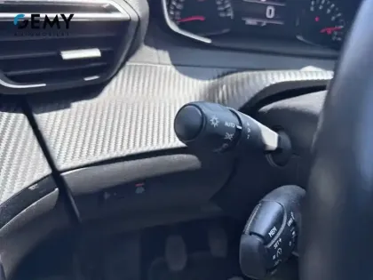 Photo 15 Peugeot 2008  PureTech 100 S&S BVM6