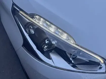 Photo 15 Peugeot 208  PureTech 82ch S&S BVM5