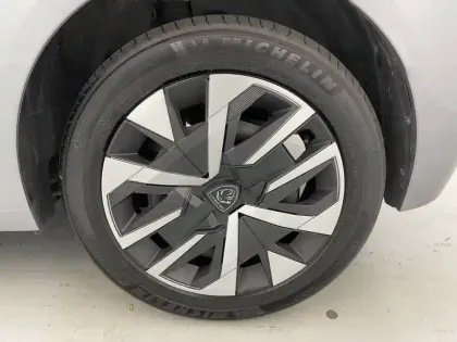 Photo 47 Peugeot 208  PureTech 100 S&S BVM6