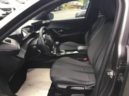 Photo 38 Peugeot 2008  PureTech 130 S&S BVM6