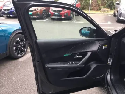 Photo 14 Peugeot 2008  PureTech 130 S&S BVM6