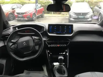 Photo 37 Peugeot 2008  PureTech 130 S&S BVM6