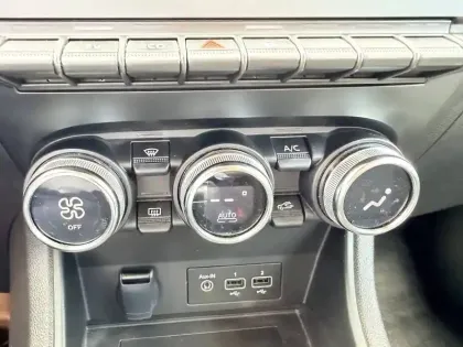 Photo 22 Renault Captur  E-Tech full hybrid 145