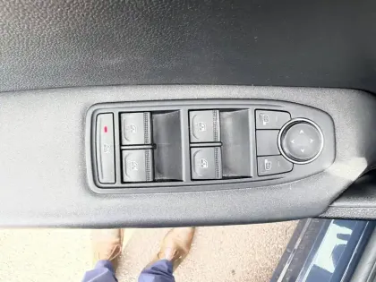 Photo 14 Renault Captur  E-Tech full hybrid 145