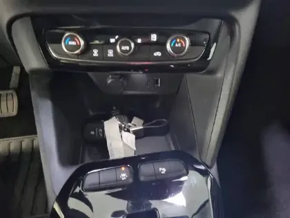 Photo 24 Opel Corsa  Electrique 136 ch & Batterie 50 kWh