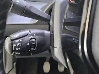 Photo 28 Peugeot 208  PureTech 75 S&S BVM5