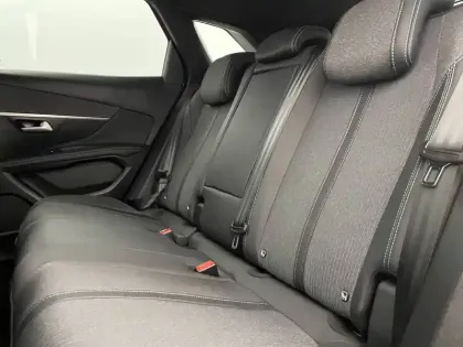 Photo 14 Peugeot 3008  PureTech 130ch S&S EAT8