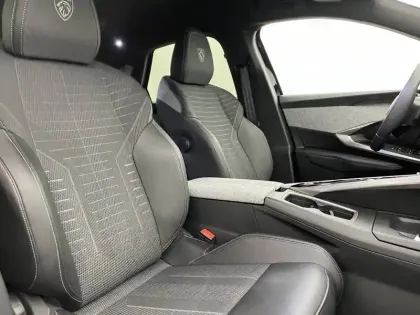 Photo 26 Peugeot 3008  Electrique 210 ch 73 kWh