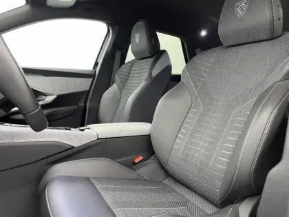 Photo 13 Peugeot 3008  Electrique 210 ch 73 kWh