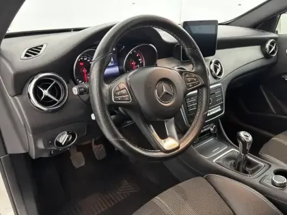 Photo 23 Mercedes GLA  180 d