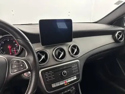 Photo 25 Mercedes GLA  180 d