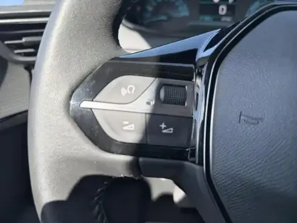 Photo 18 Peugeot 208  Electrique 136ch 51 kWh Business