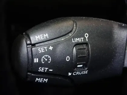 Photo 14 Peugeot 2008  e- 136ch Roadtrip