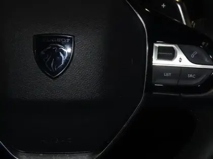 Photo 13 Peugeot 2008  1.2 Hybrid 136ch Allure e-DCS6