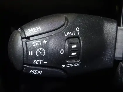 Photo 14 Peugeot 2008  1.2 Hybrid 136ch Allure e-DCS6