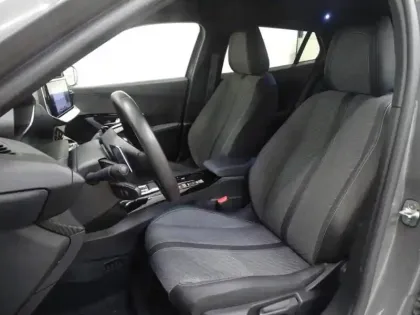 Photo 6 Peugeot 2008  1.2 Hybrid 136ch Allure e-DCS6