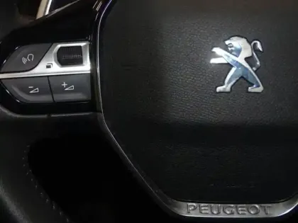 Photo 14 Peugeot 2008  1.5 BlueHDi 130ch S&S Allure Pack EAT8
