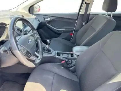 Photo 7 Ford Focus  1.0 EcoBoost 125ch Stop&Start Sync Edition
