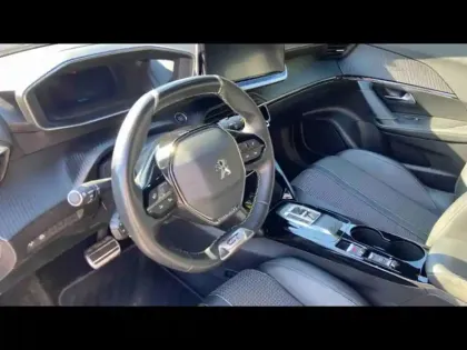 Photo 11 Peugeot 2008  e- 136ch GT