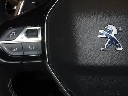 Photo 12 Peugeot 3008  HYBRID 225ch Roadtrip e-EAT8