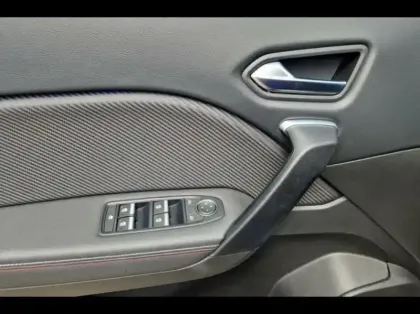 Photo 8 Renault Captur  1.6 E-Tech hybride 145ch RS Line