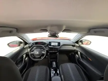 Photo 12 Peugeot 2008  e- 136ch Roadtrip