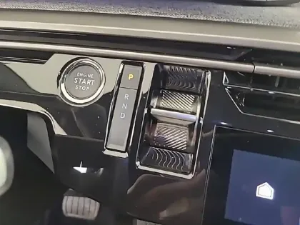 Photo 35 Peugeot 3008  Electrique 210 ch 73 kWh