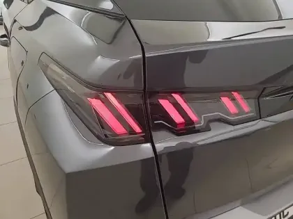 Photo 38 Peugeot 3008  Electrique 210 ch 73 kWh