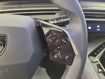 Photo 18 Peugeot 3008  Electrique 210 ch 73 kWh