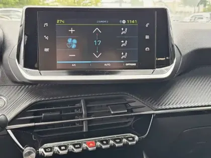 Photo 20 Peugeot 208  Electrique 50 kWh 136ch
