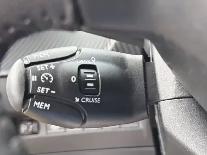 Photo 18 Peugeot 208  Electrique 50 kWh 136ch