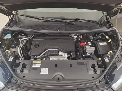 Photo 27 Peugeot 5008  Hybrid 145 ch e-DCS6