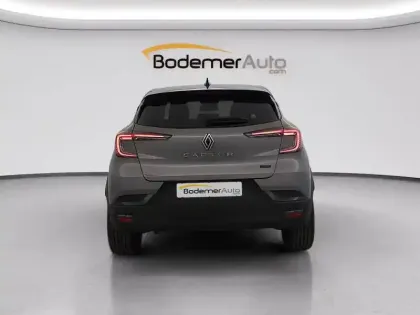 Photo 12 Renault Captur  E-Tech full hybrid 145 ch