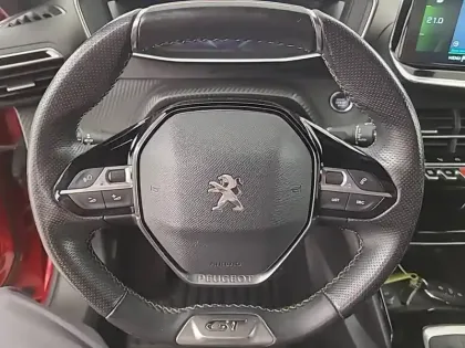 Photo 8 Peugeot 2008  PureTech 130 S&S BVM6