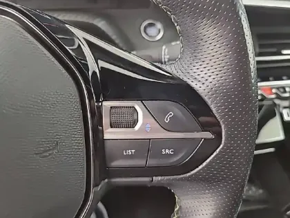 Photo 21 Peugeot 2008  PureTech 130 S&S BVM6