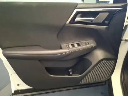 Photo 12 Mitsubishi Outlander  2.4 MIVEC PHEV 306 4WD