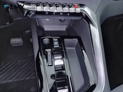 Photo 13 Peugeot 3008  Hybrid 225 e-EAT8