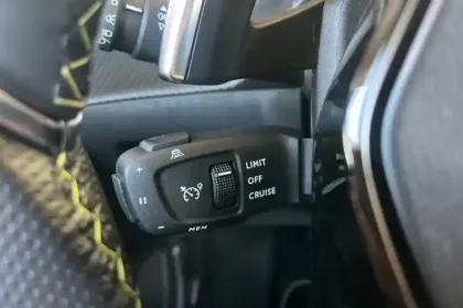 Photo 24 Peugeot 208  Hybrid 110 e-DCS6