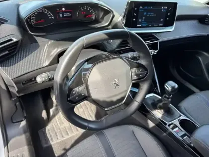 Photo 8 Peugeot 2008  PureTech 100 S&S BVM6